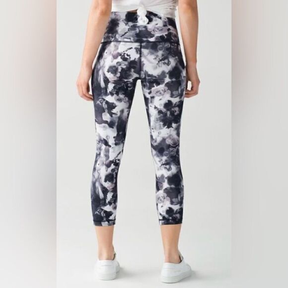 Lululemon Athletica Black Floral Wunder Under High Rise Cropped Legging - Picture 2 of 8